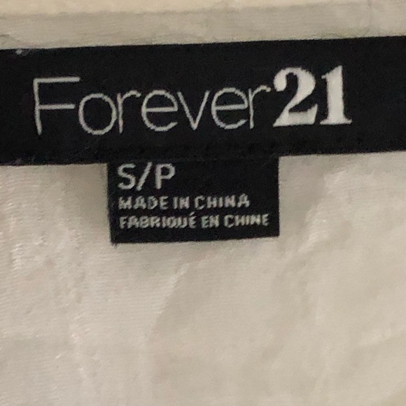 🌺🌺 Beautiful sheer white whimsical shirt - Picture 3 of 3